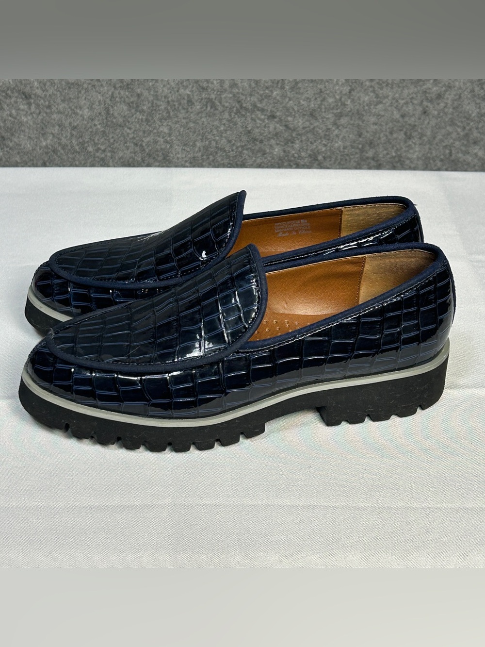 Donald J. Pliner 39/8.5 Navy Croc-Embossed Lug Sole Loafers Classic Preppy Edgy